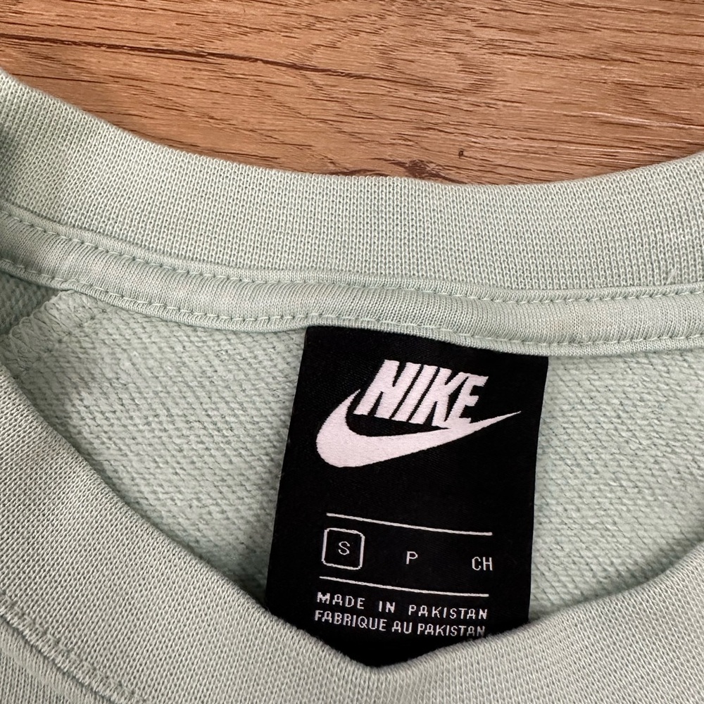 Nike pullover - Picture 2 of 3